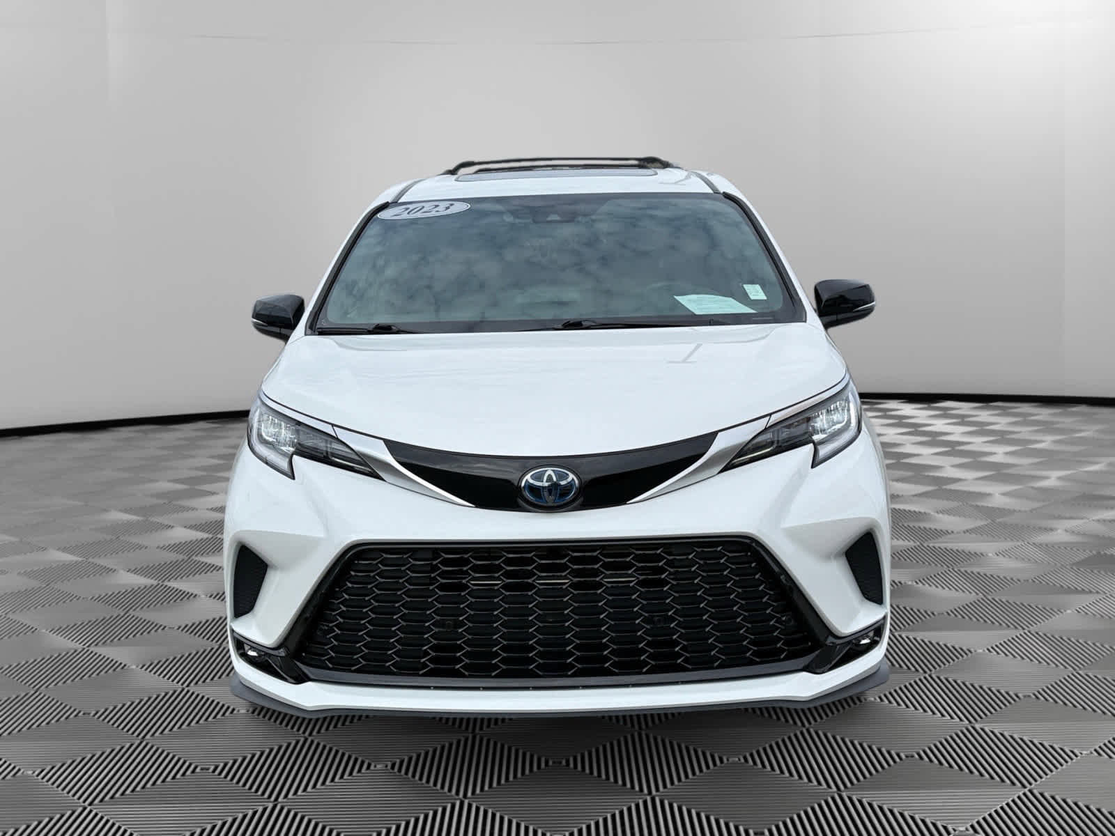 Used 2023 Toyota Sienna XSE image 8