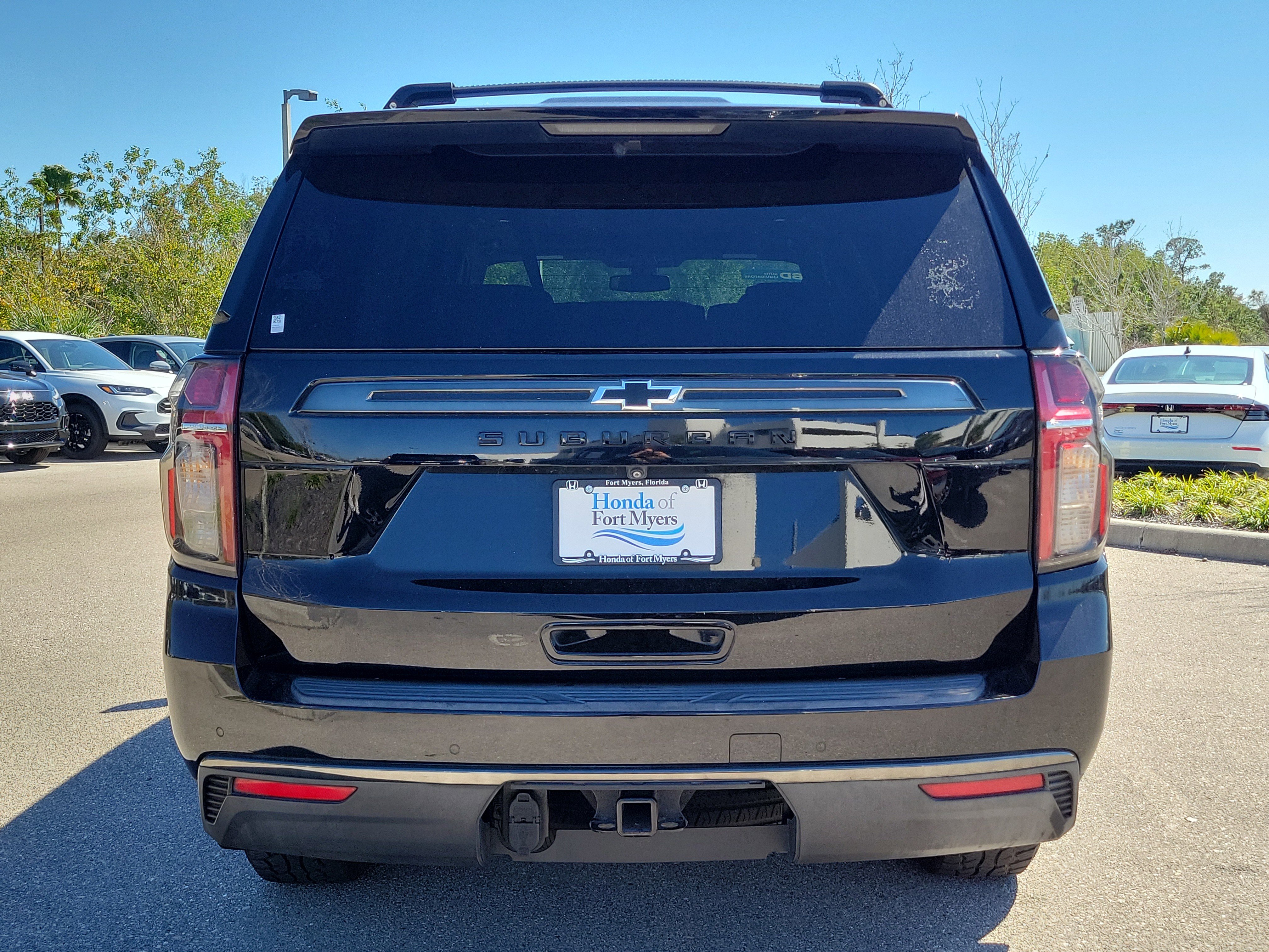 Used 2021 Chevrolet Suburban Z71 w/ Luxury Package image 4