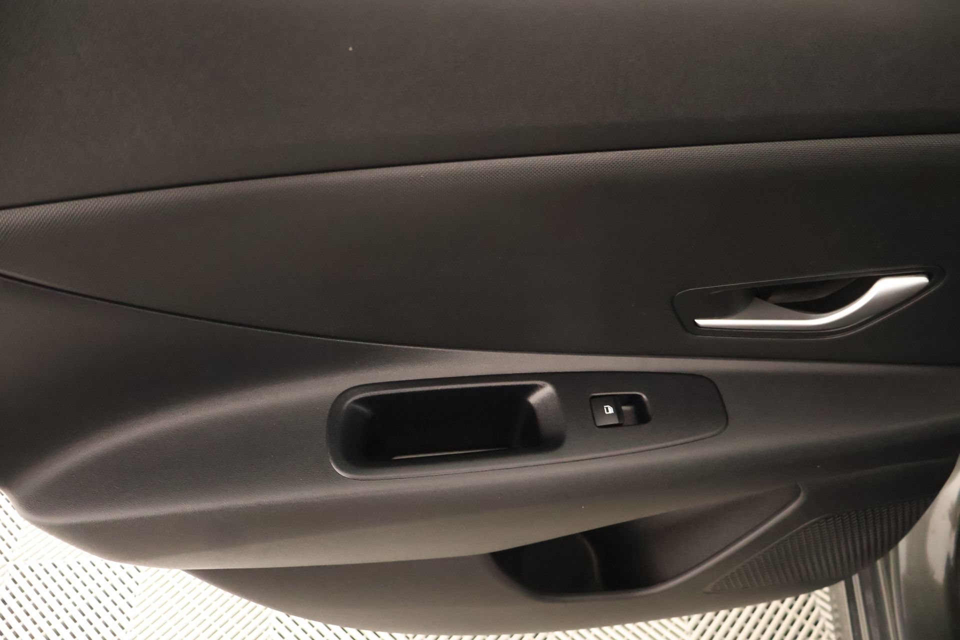 Used 2025 Hyundai Elantra SE FWD image 15