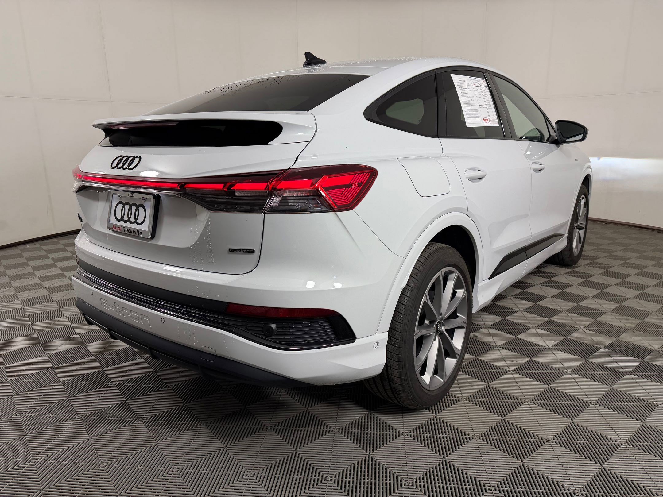 Used 2022 Audi Q4 e-tron Prestige w/ S Line Plus Package image 9