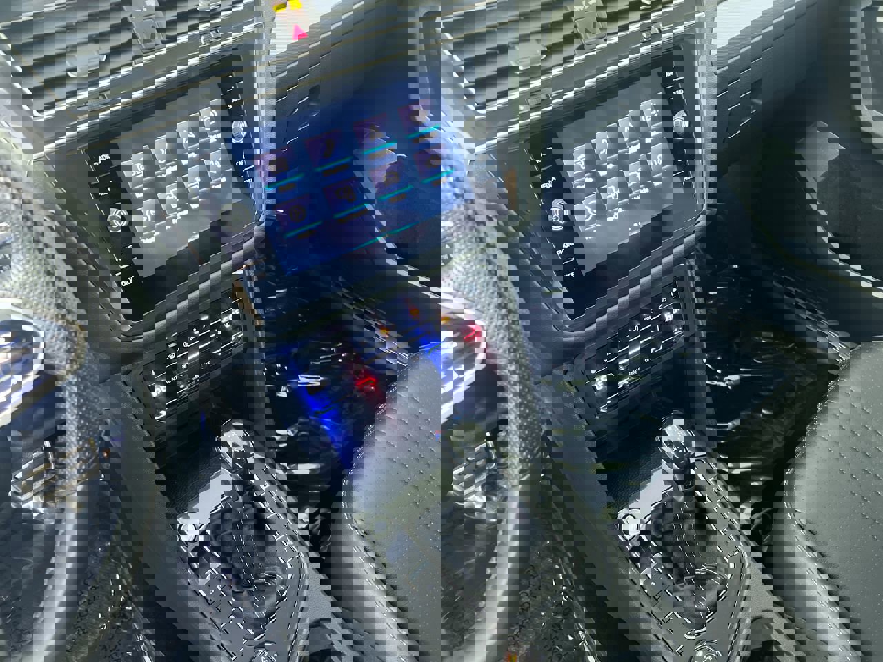 Used 2022 Volkswagen Tiguan SE R-Line image 25