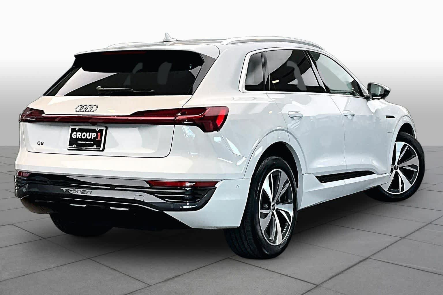 Used 2024 Audi Q8 e-tron Premium Plus w/ Premium Plus Package AWD/4WD image 11