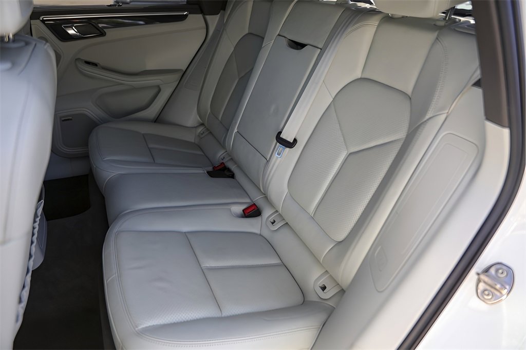 Used 2016 Porsche Macan Turbo image 29