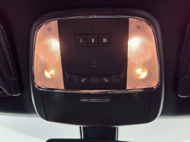 Used 2022 Dodge Charger R/T w/ Plus Group RWD image 34