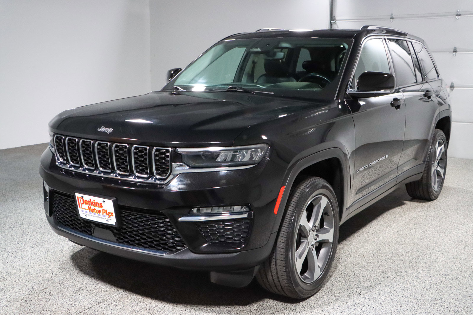 Used 2023 Jeep Grand Cherokee Limited image 31