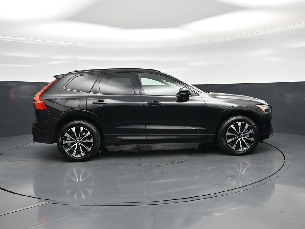 Used 2025 Volvo XC60 B5 Plus AWD/4WD image 27