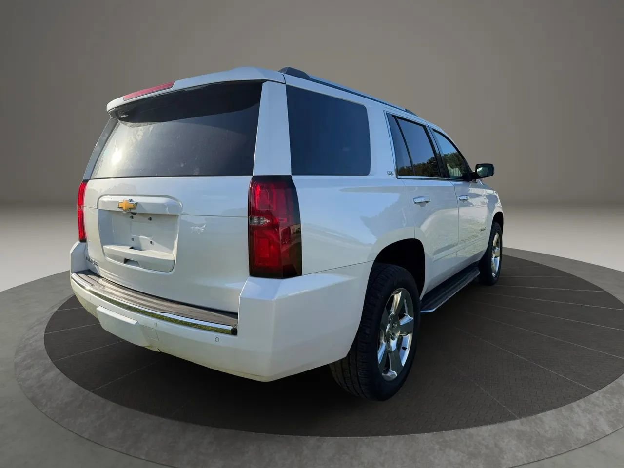 Used 2016 Chevrolet Tahoe LTZ AWD/4WD image 5