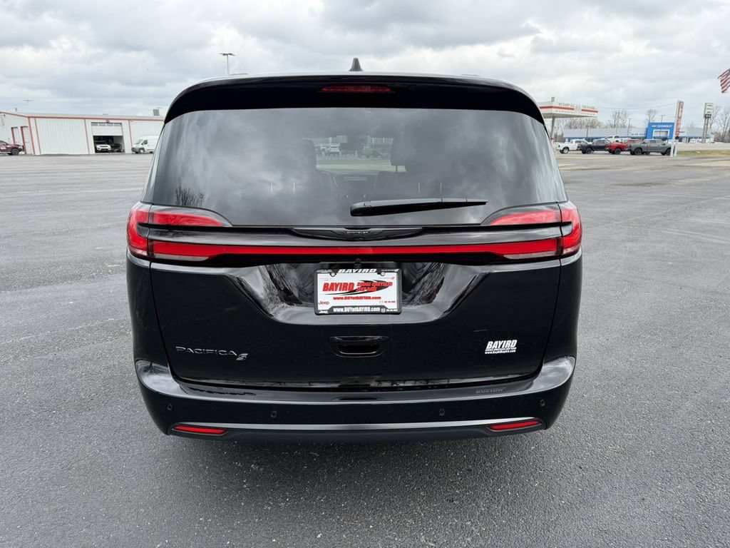 New 2026 Chrysler Pacifica Select w/ S Appearance Package FWD image 8