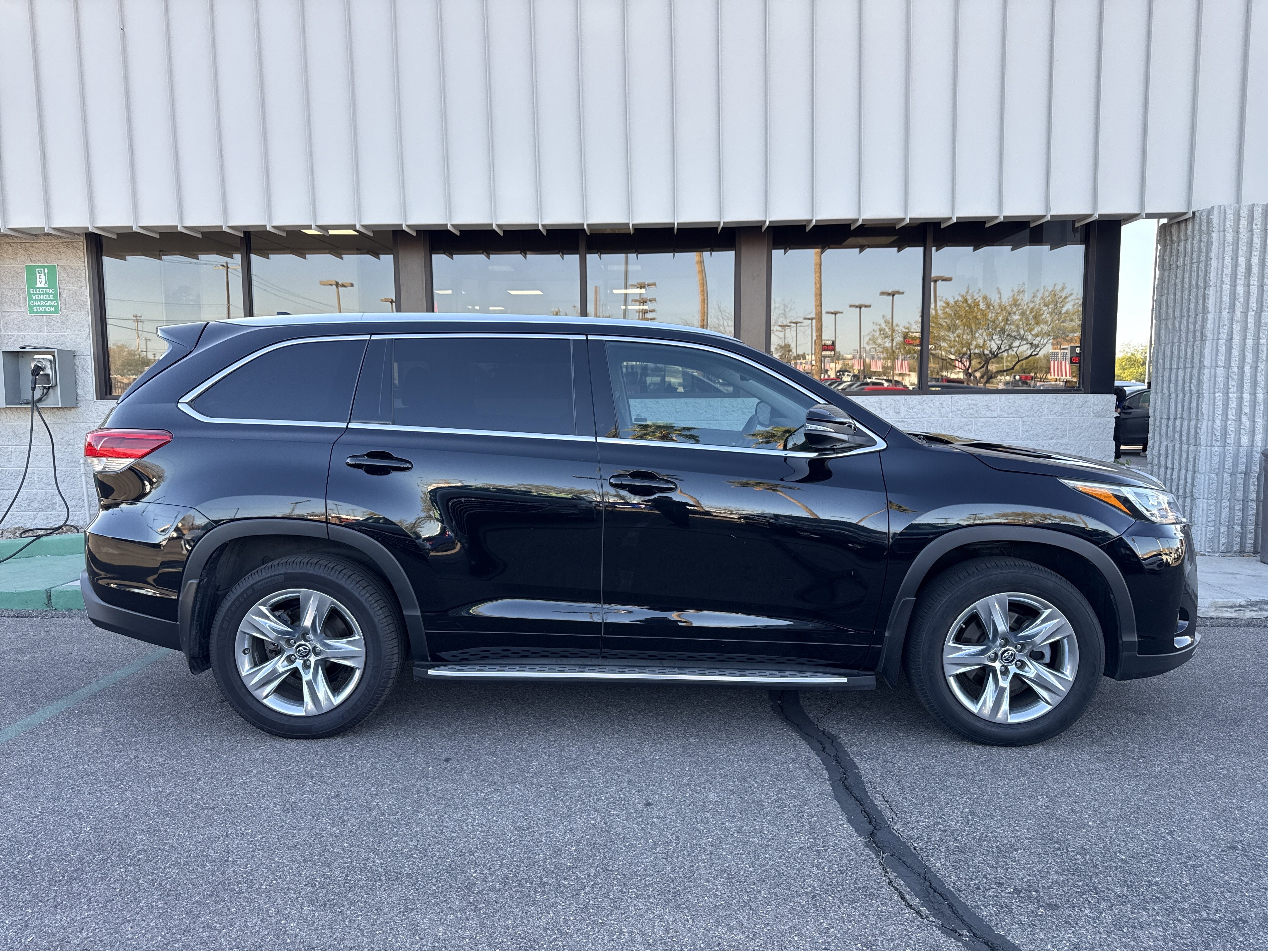 Used 2017 Toyota Highlander Limited image 33