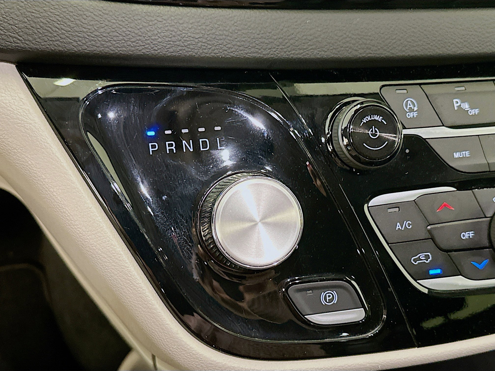 Used 2024 Chrysler Pacifica Touring-L image 24