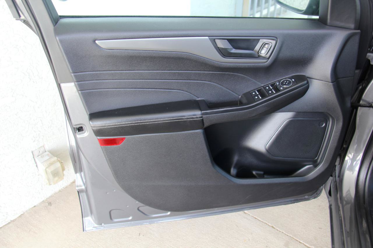 Used 2025 Ford Escape Active AWD/4WD image 21