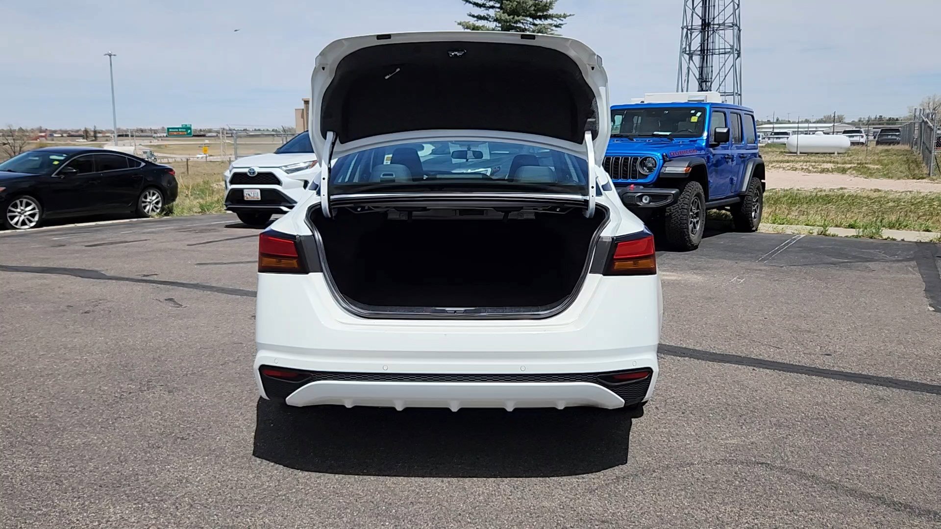 Used 2025 Nissan Altima 2.5 SV FWD image 18