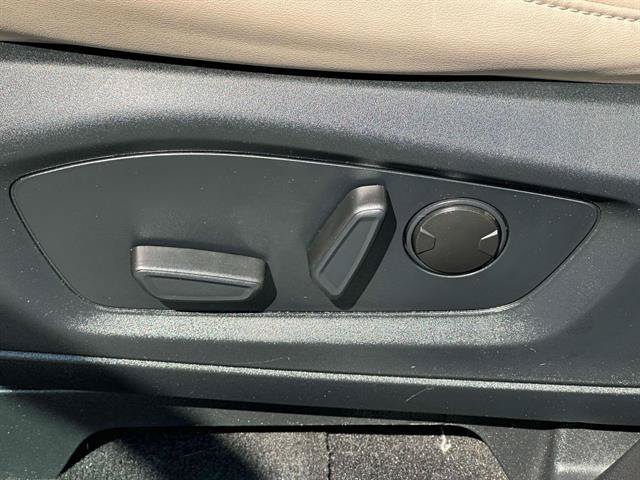 Used 2023 Ford Explorer XLT w/ Equipment Group 202A AWD/4WD image 15