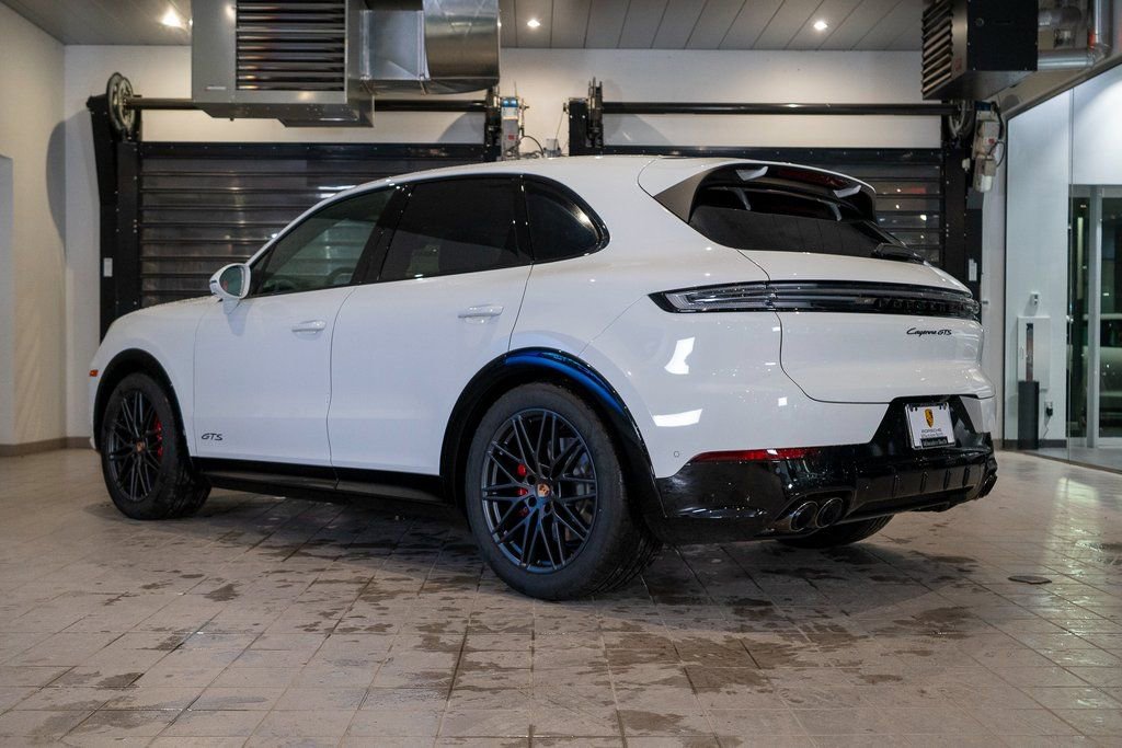 New 2026 Porsche Cayenne GTS image 3