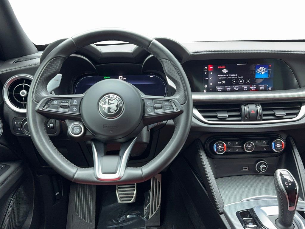 Used 2024 Alfa Romeo Stelvio Veloce image 15