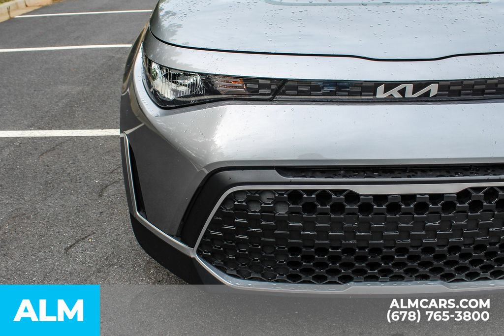 Used 2025 Kia Soul LX w/ LX Technology Package FWD image 11