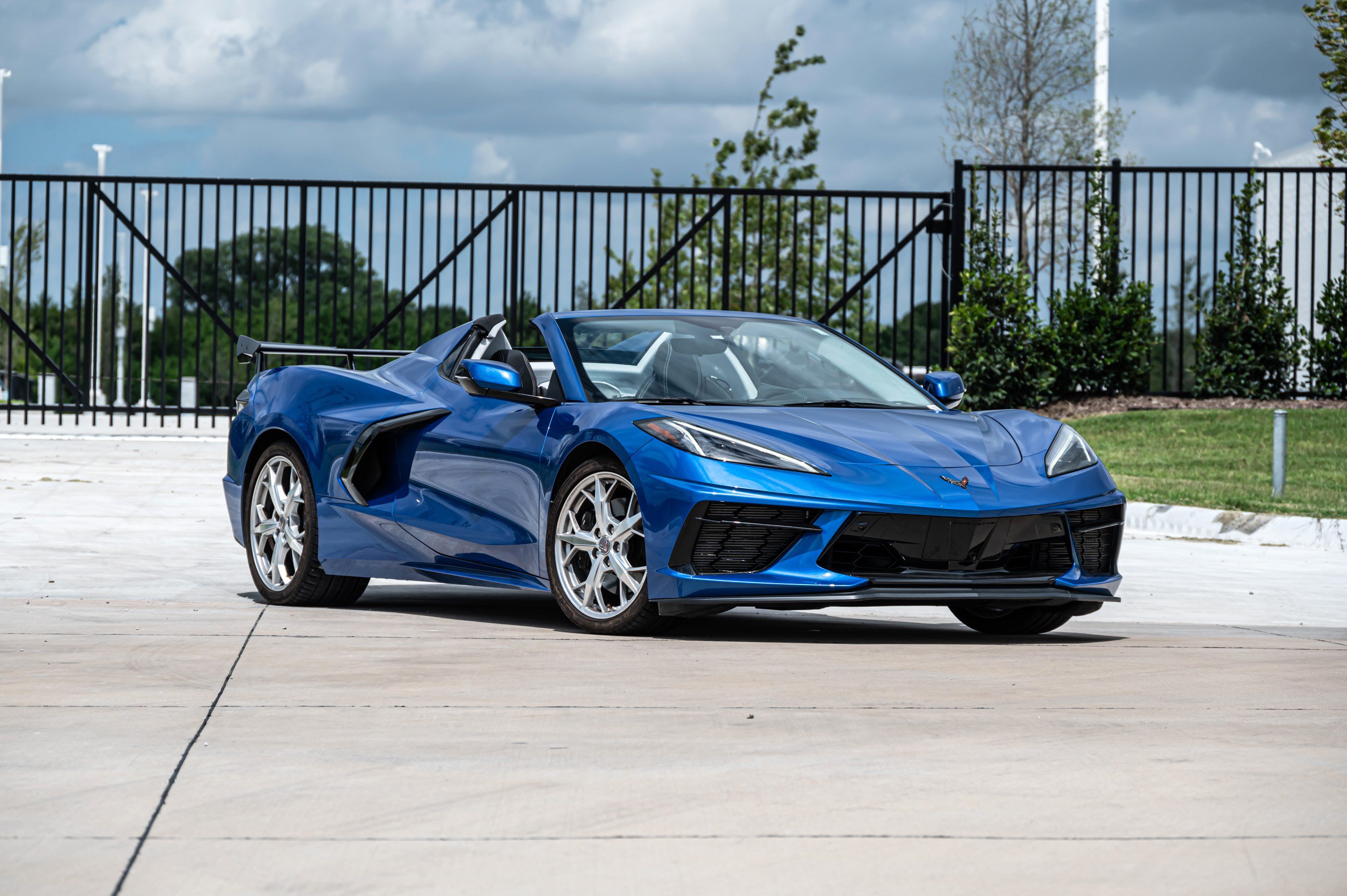 Used 2022 Chevrolet Corvette Stingray Premium Conv w/ Z51 Performance Package RWD image 2