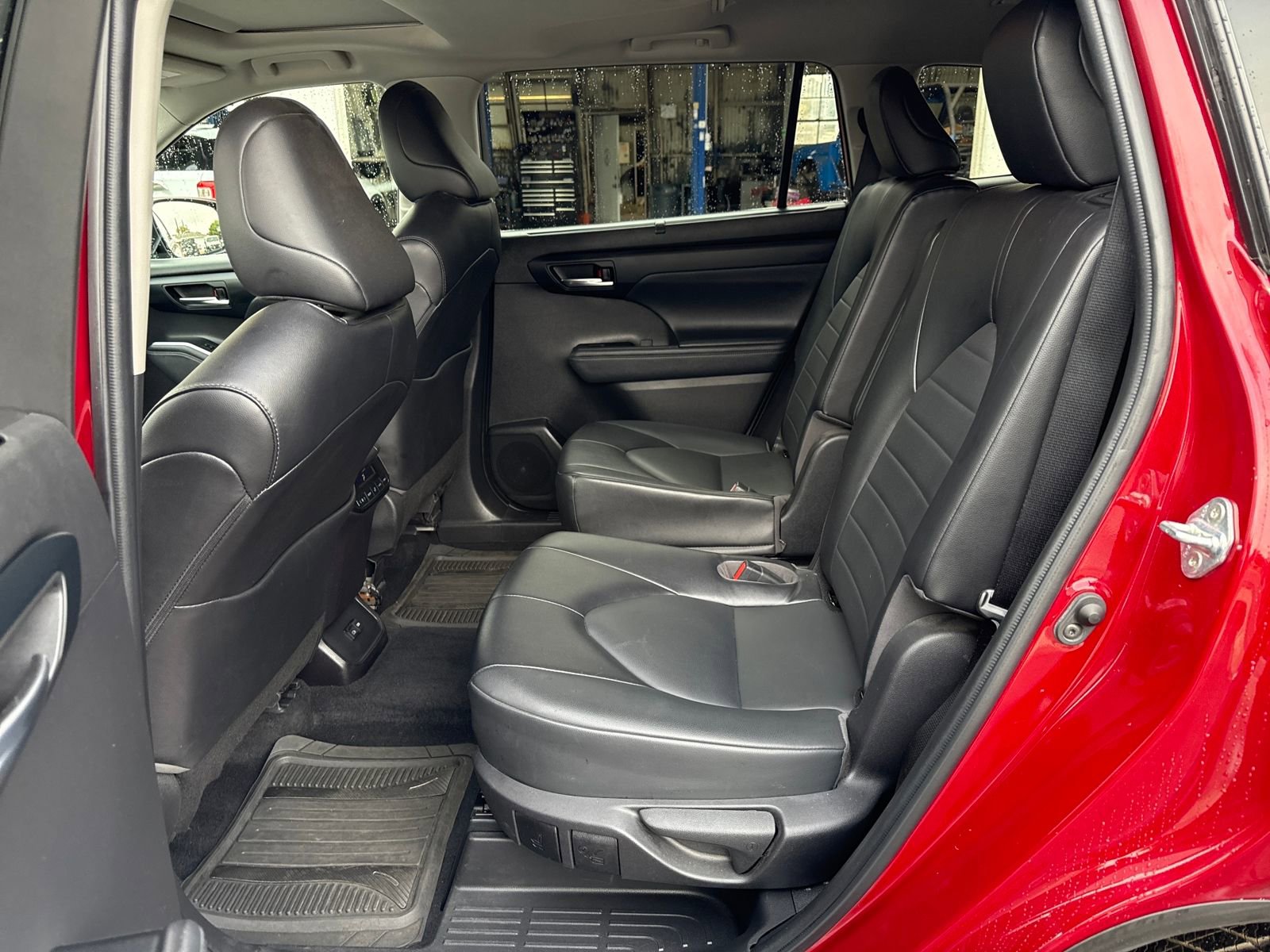 Used 2022 Toyota Highlander XLE image 24