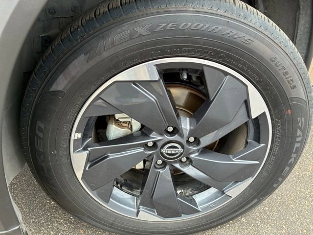 Certified 2024 Nissan Rogue SV FWD image 10
