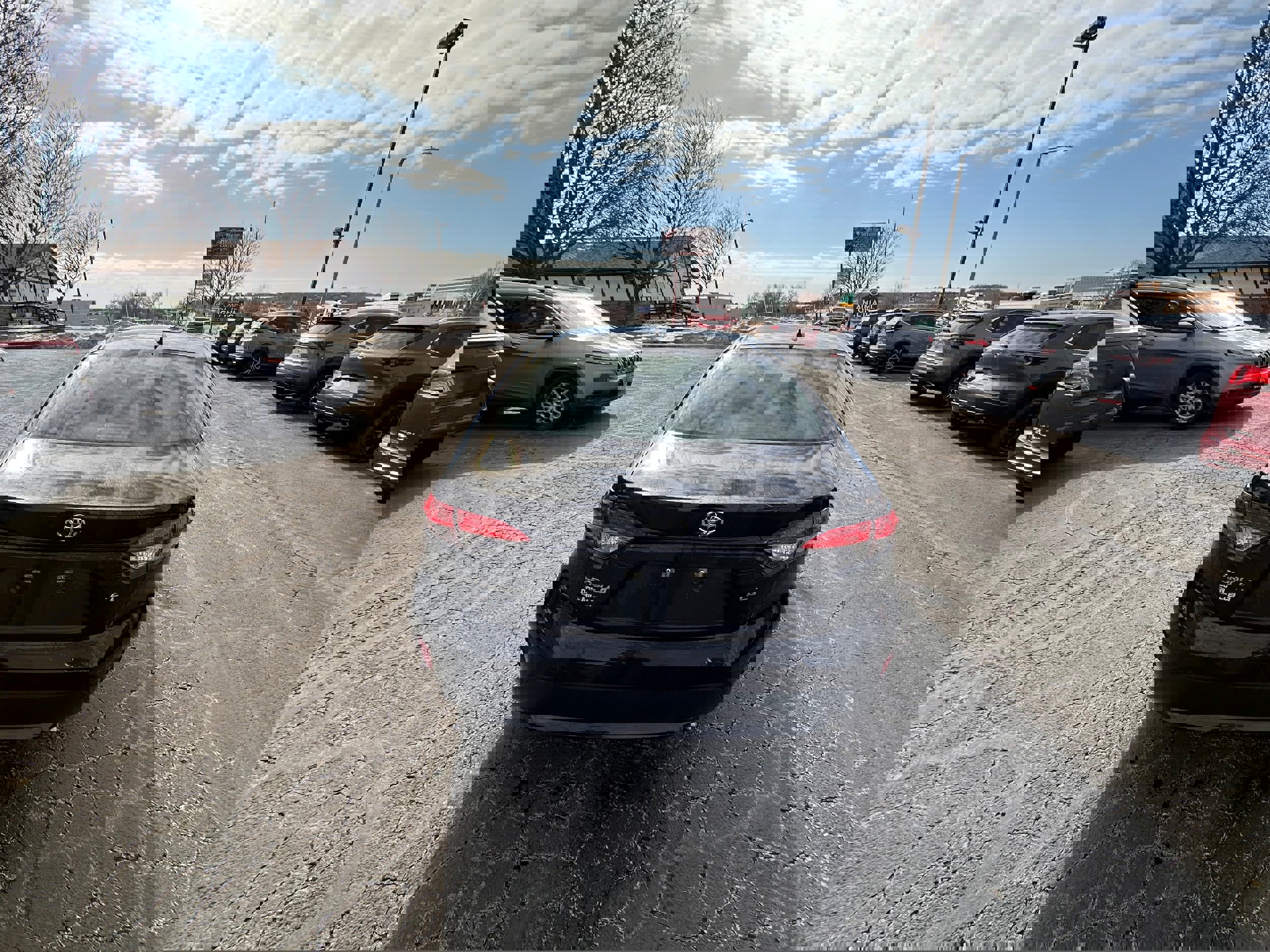 Used 2021 Toyota Corolla LE image 4