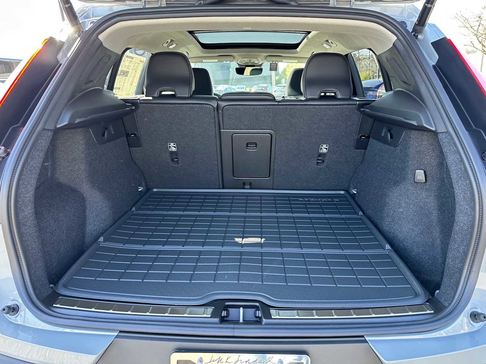 New 2025 Volvo XC40 B5 Ultra w/ Climate Package image 13