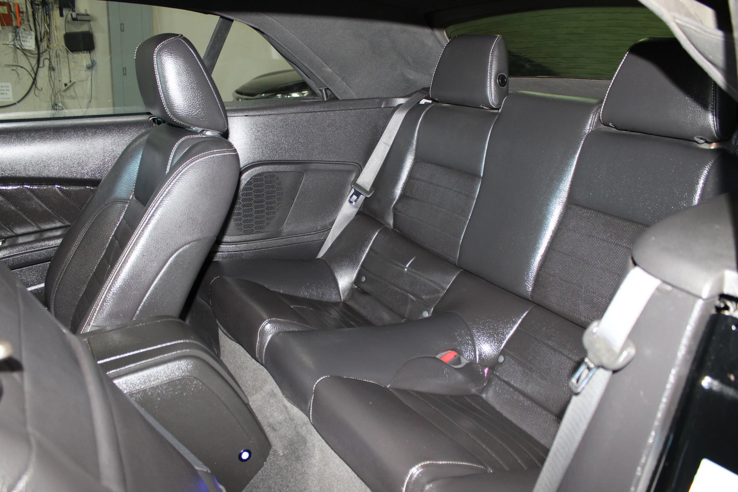 Used 2011 Ford Mustang GT Premium w/ Comfort Pkg RWD image 25