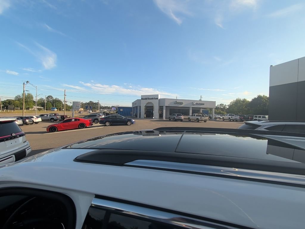 Used 2022 Jeep Grand Cherokee Limited 4xe w/ Luxury Tech Group II AWD/4WD image 9