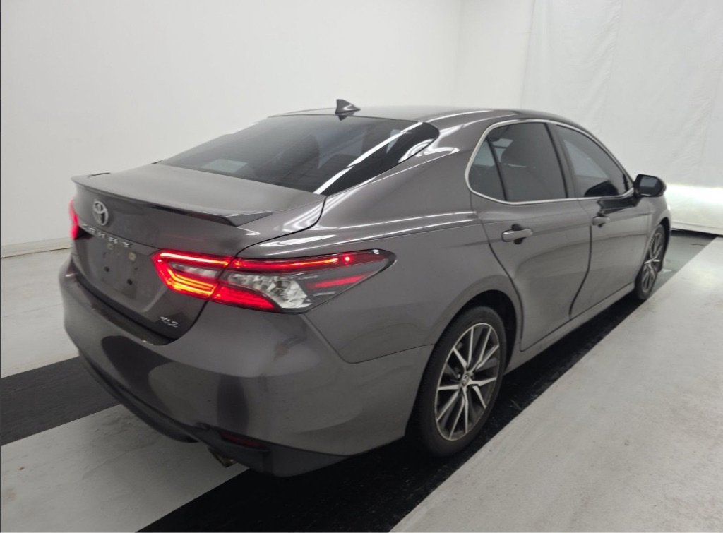 Used 2022 Toyota Camry XLE FWD image 8