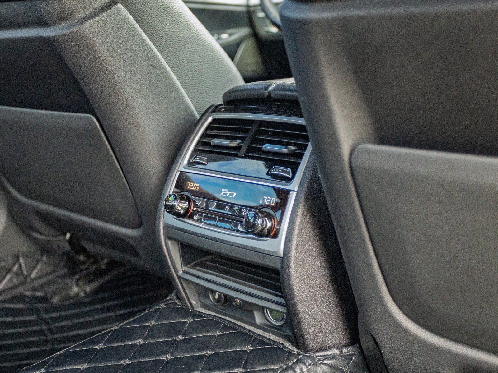 Used 2018 BMW 740i RWD image 25
