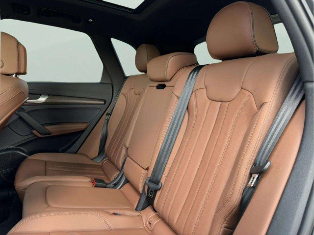 Certified 2025 Audi Q5 e Premium Plus w/ Premium Plus Package AWD/4WD image 23
