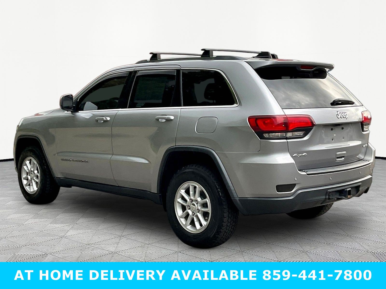 Used 2020 Jeep Grand Cherokee Laredo AWD/4WD image 4