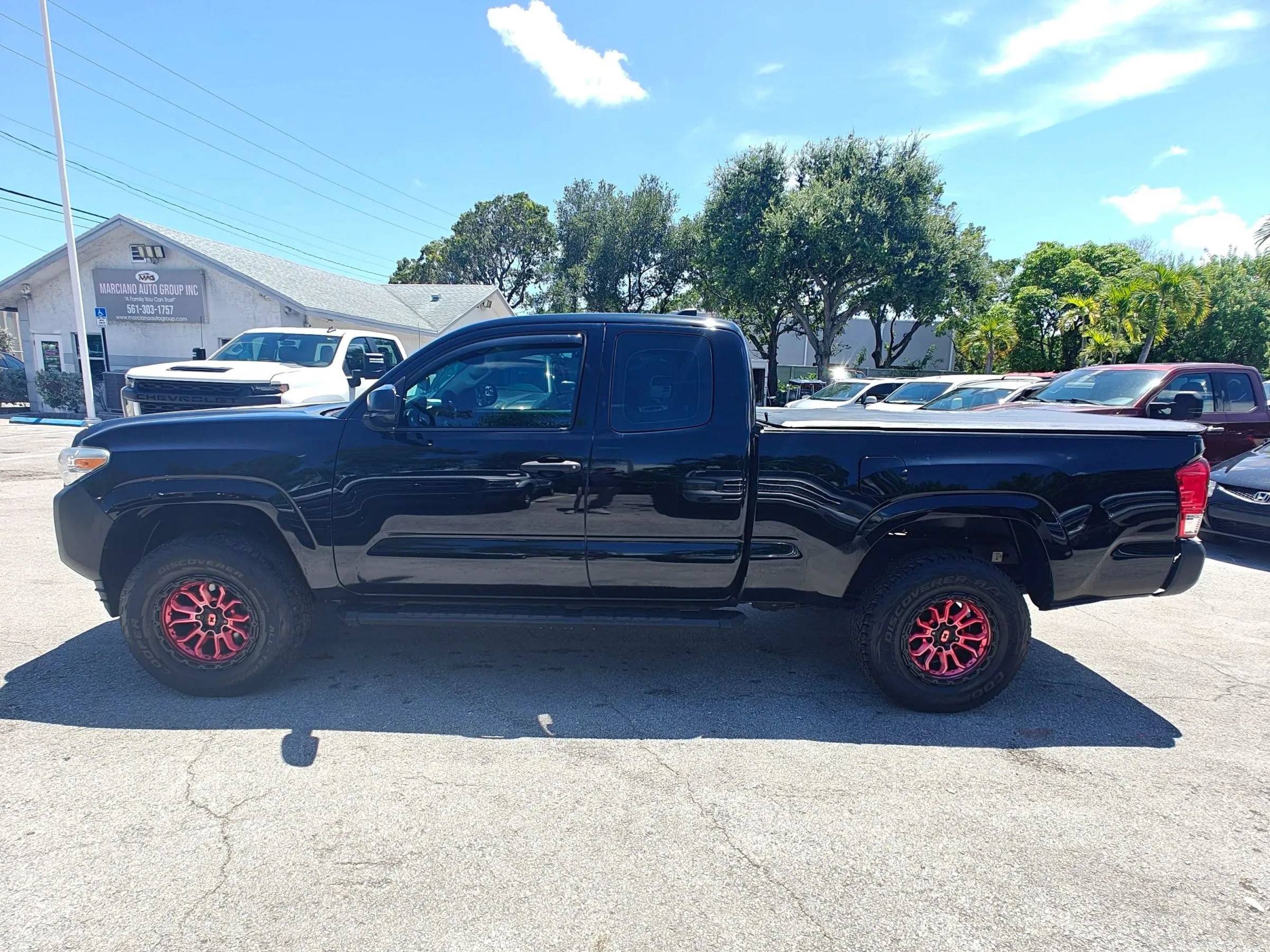 Used 2017 Toyota Tacoma SR RWD image 4
