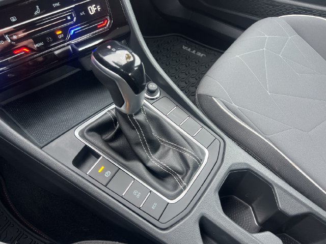 Used 2026 Volkswagen Jetta Sport FWD image 25