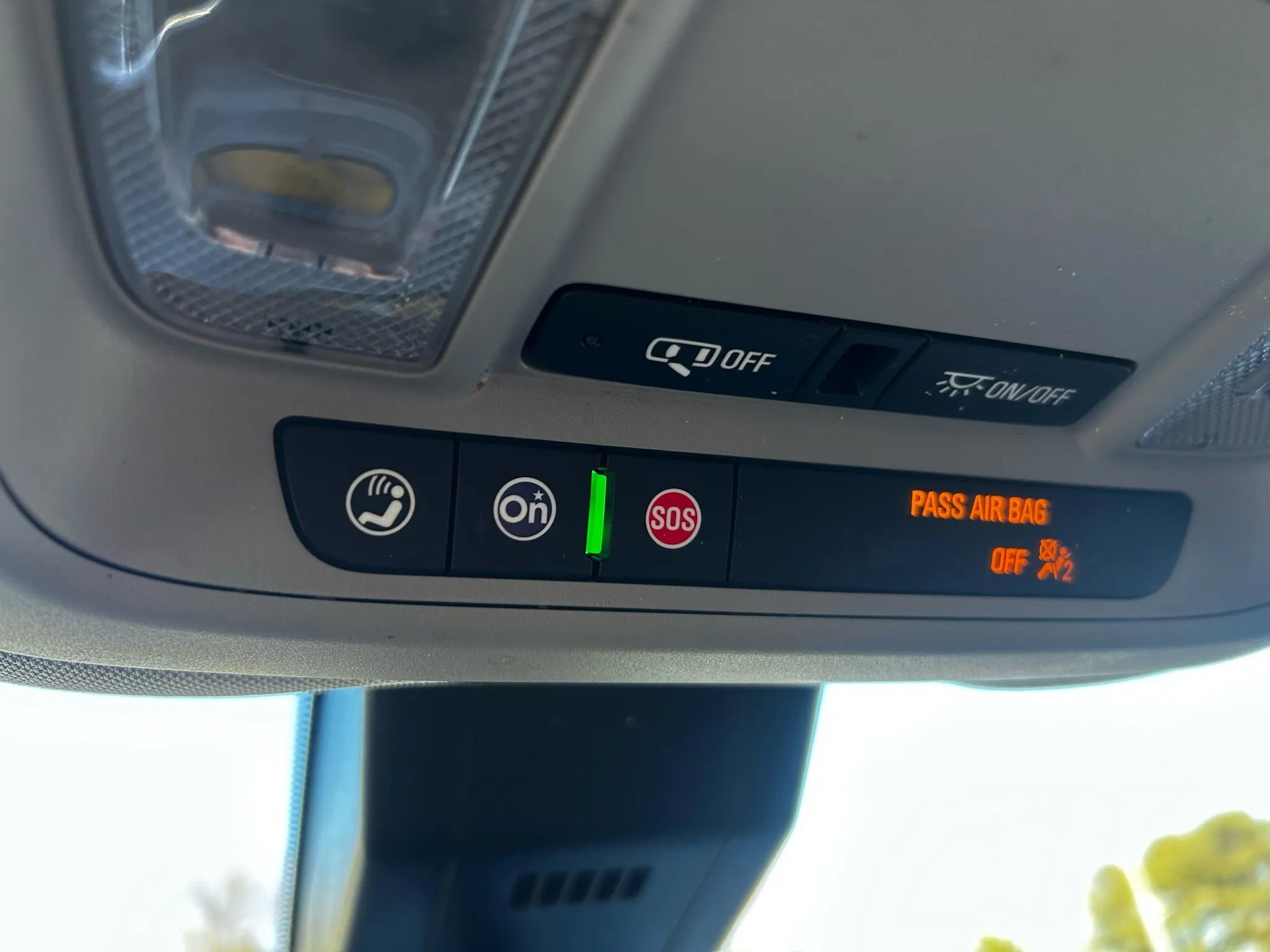 Used 2022 Chevrolet Equinox LT w/ Driver Convenience Package image 19