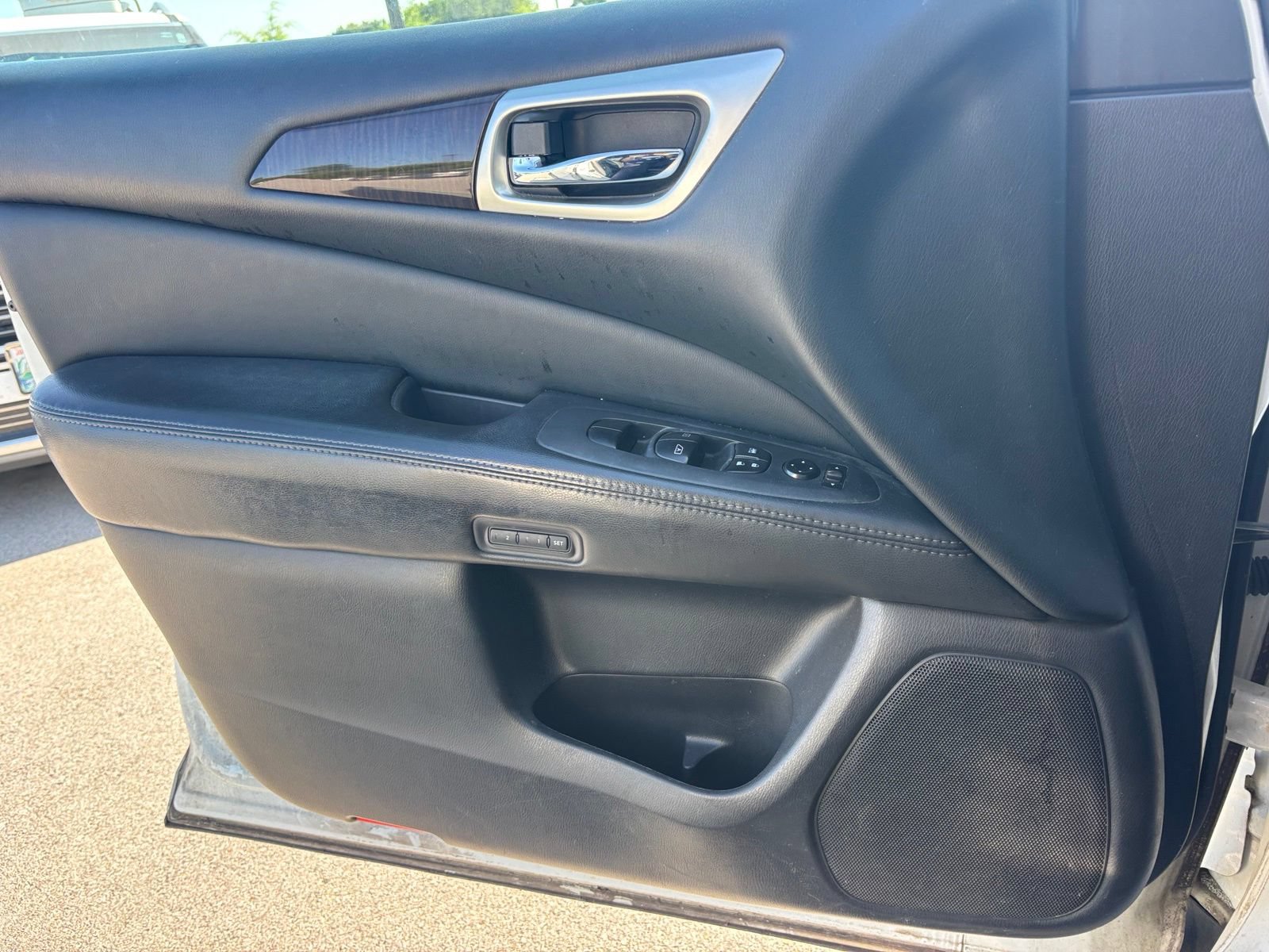 Used 2014 Nissan Pathfinder SL FWD image 9