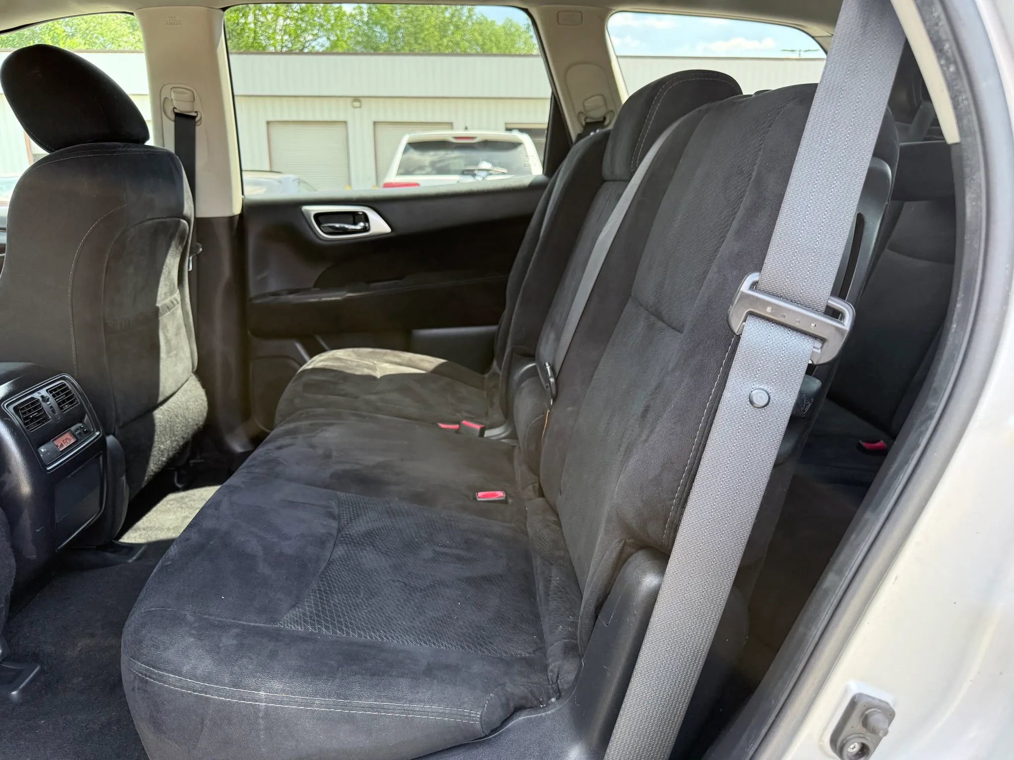 Used 2015 Nissan Pathfinder SV FWD image 21