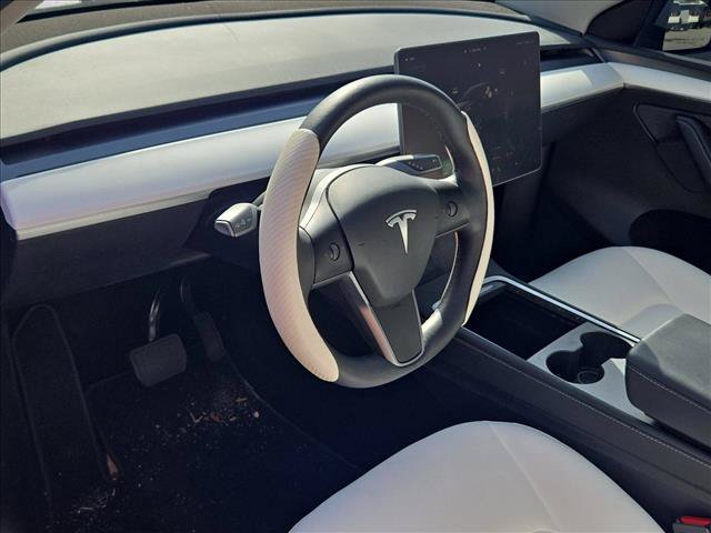 Used 2024 Tesla Model Y 2WD image 9