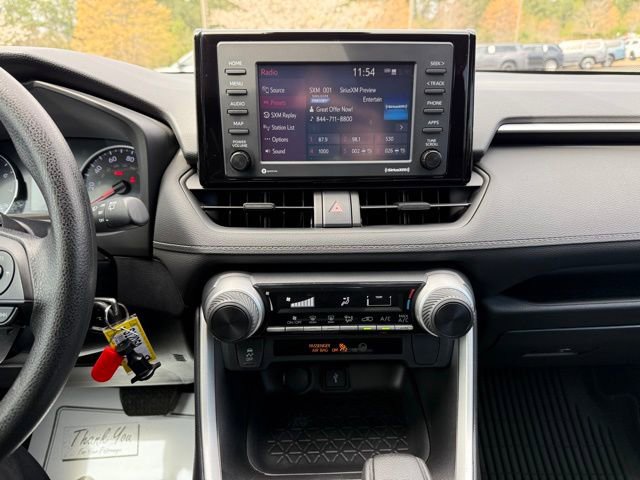 Used 2022 Toyota RAV4 LE image 18