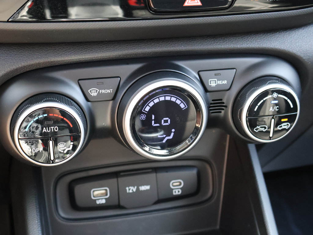Used 2025 Hyundai Venue SEL FWD image 35