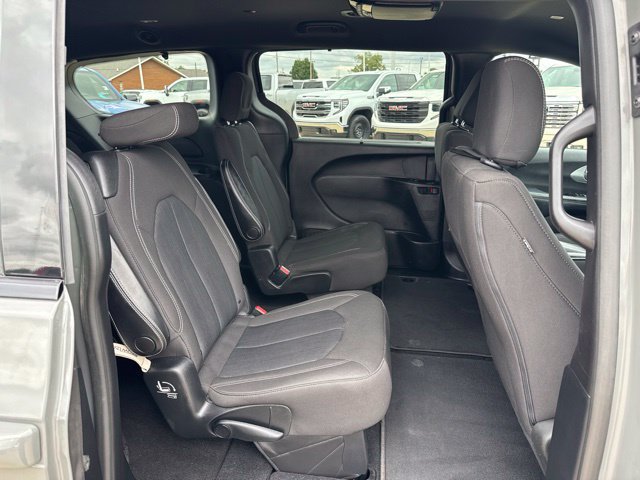 Used 2021 Chrysler Pacifica Touring w/ S Appearance Package FWD image 24
