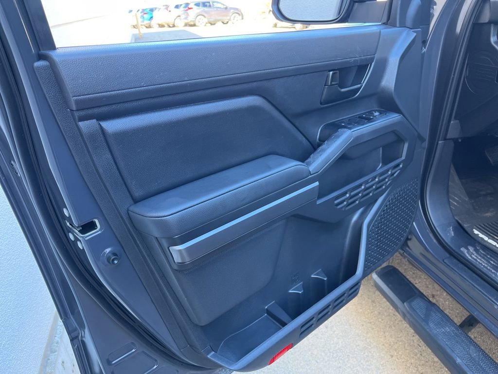 Used 2025 Toyota Tacoma SR5 AWD/4WD image 18