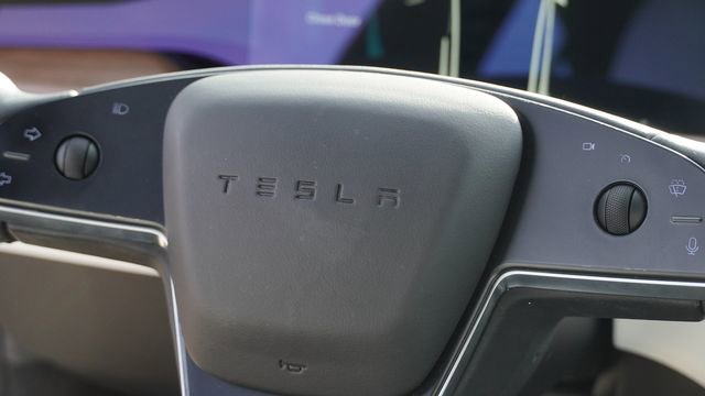 Used 2022 Tesla Model S AWD/4WD image 24