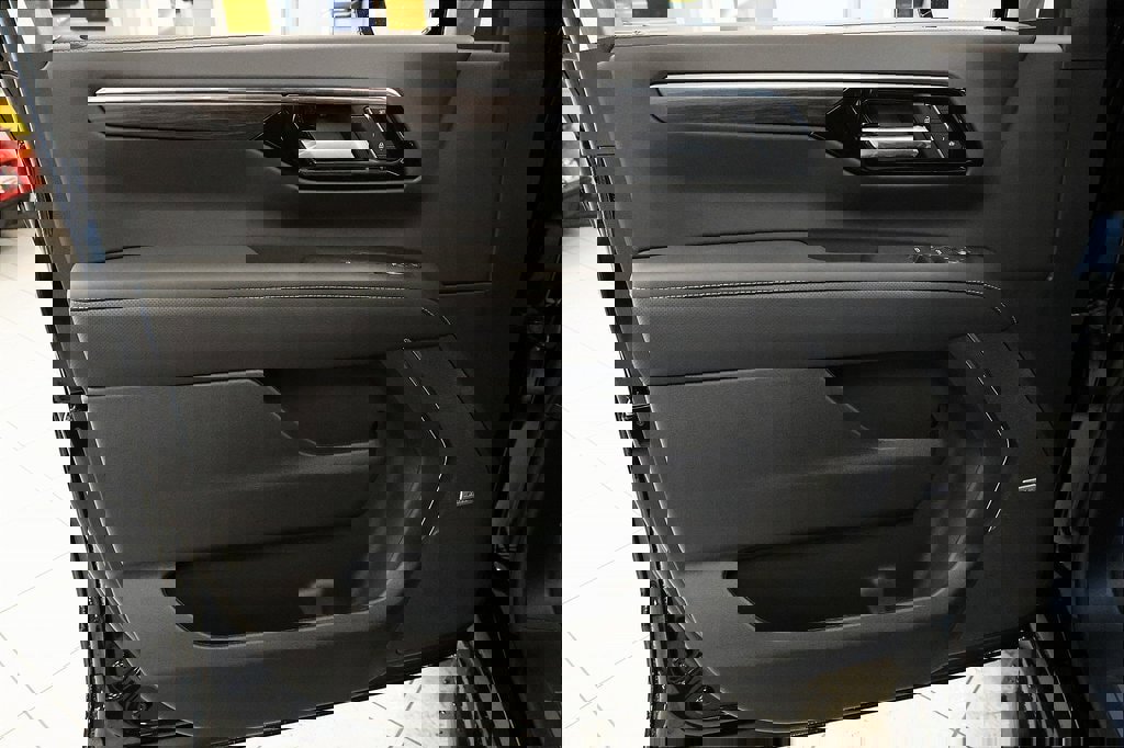 New 2026 Chevrolet Suburban Premier image 16