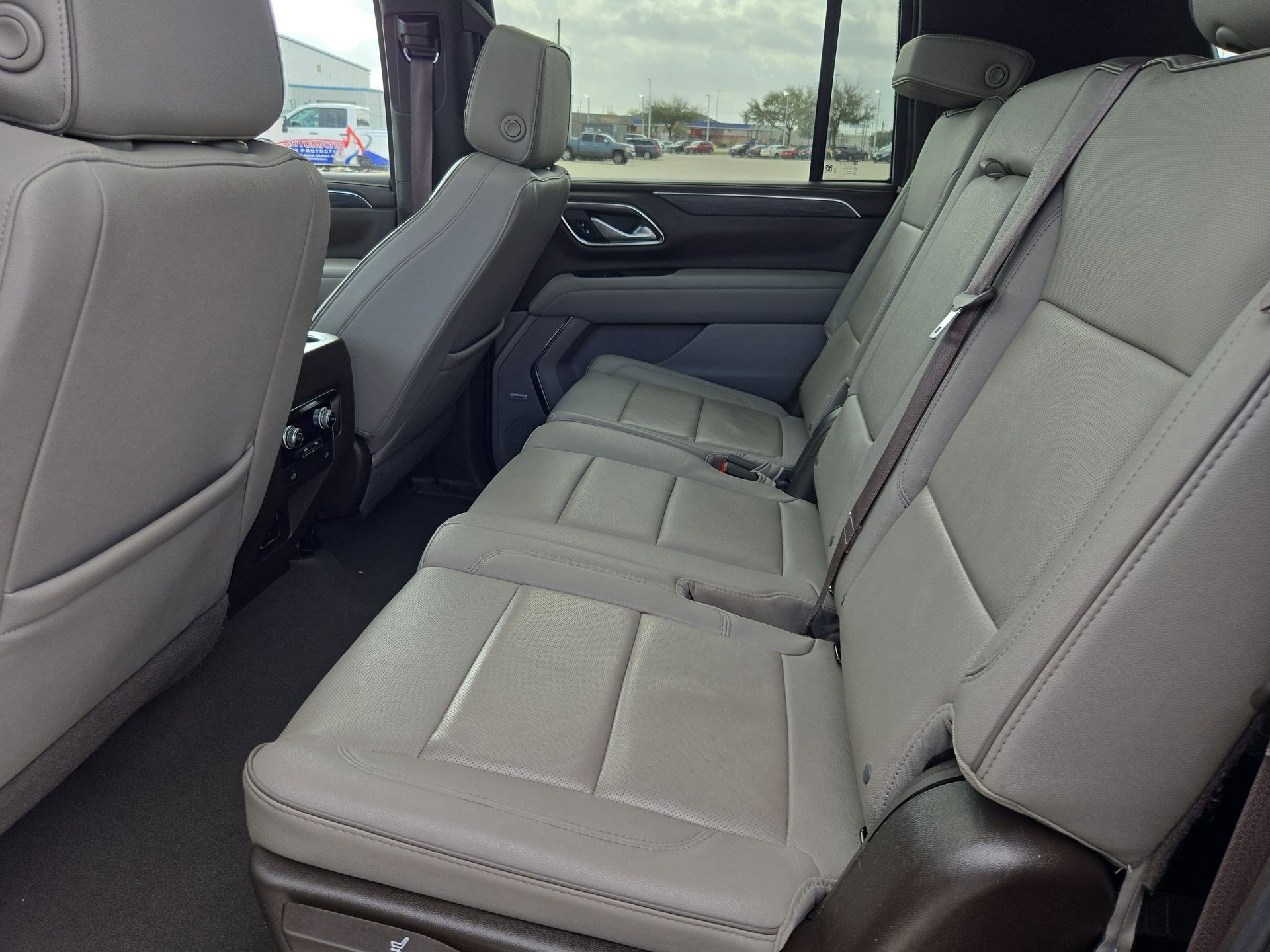 Used 2024 GMC Yukon XL SLT image 29