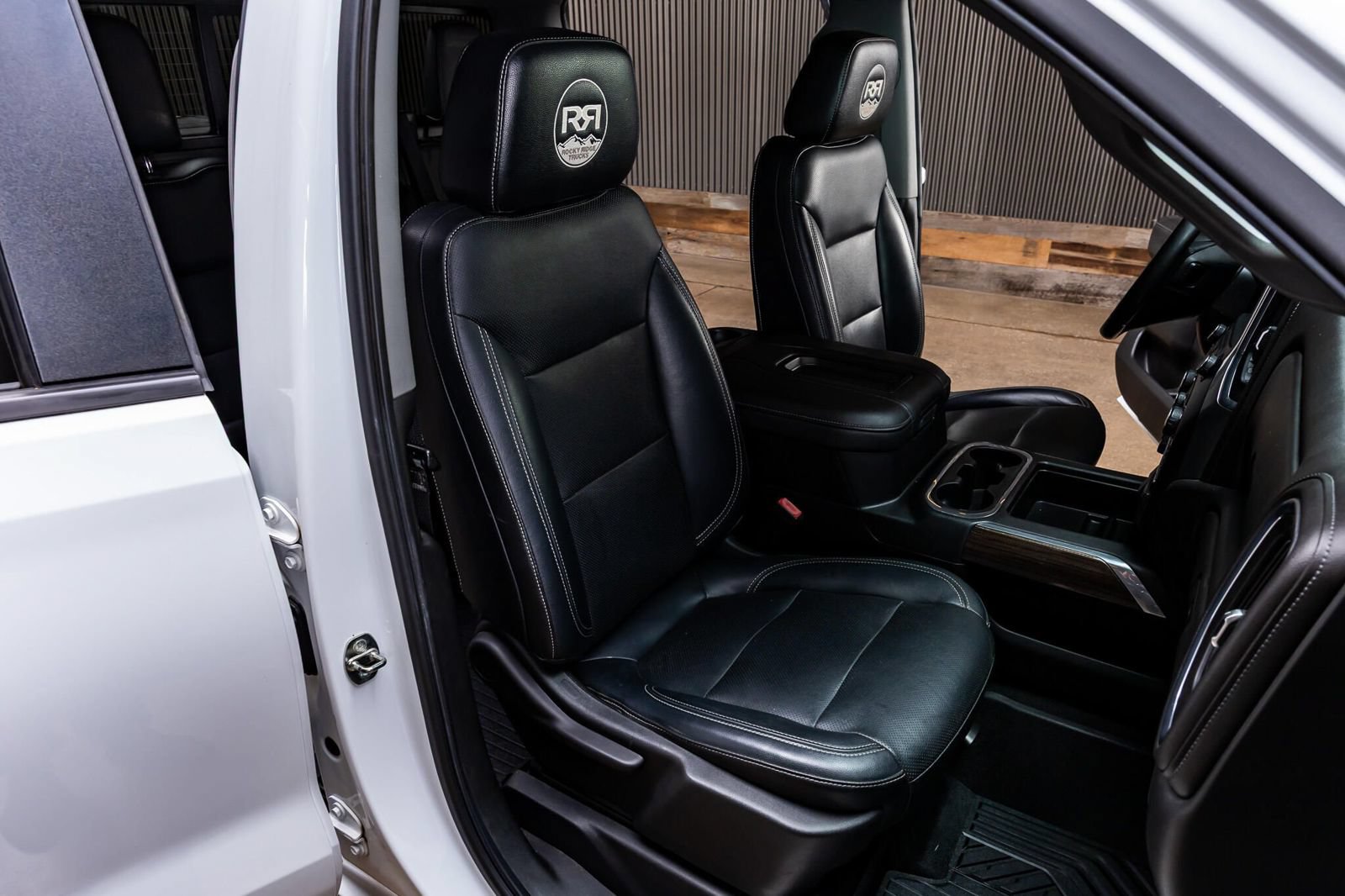 Used 2020 Chevrolet Silverado 1500 RST AWD/4WD image 38