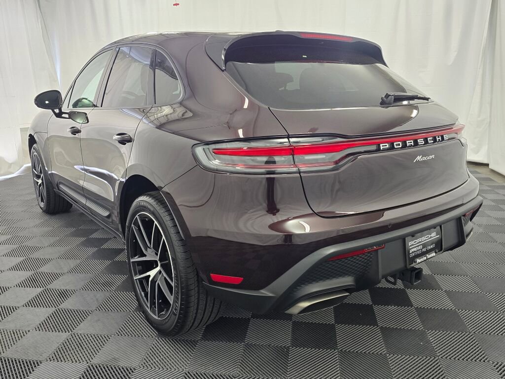 Certified 2025 Porsche Macan image 3