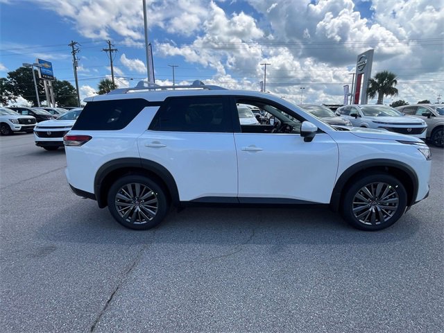 New 2025 Nissan Pathfinder SL w/ SL Premium Package image 2