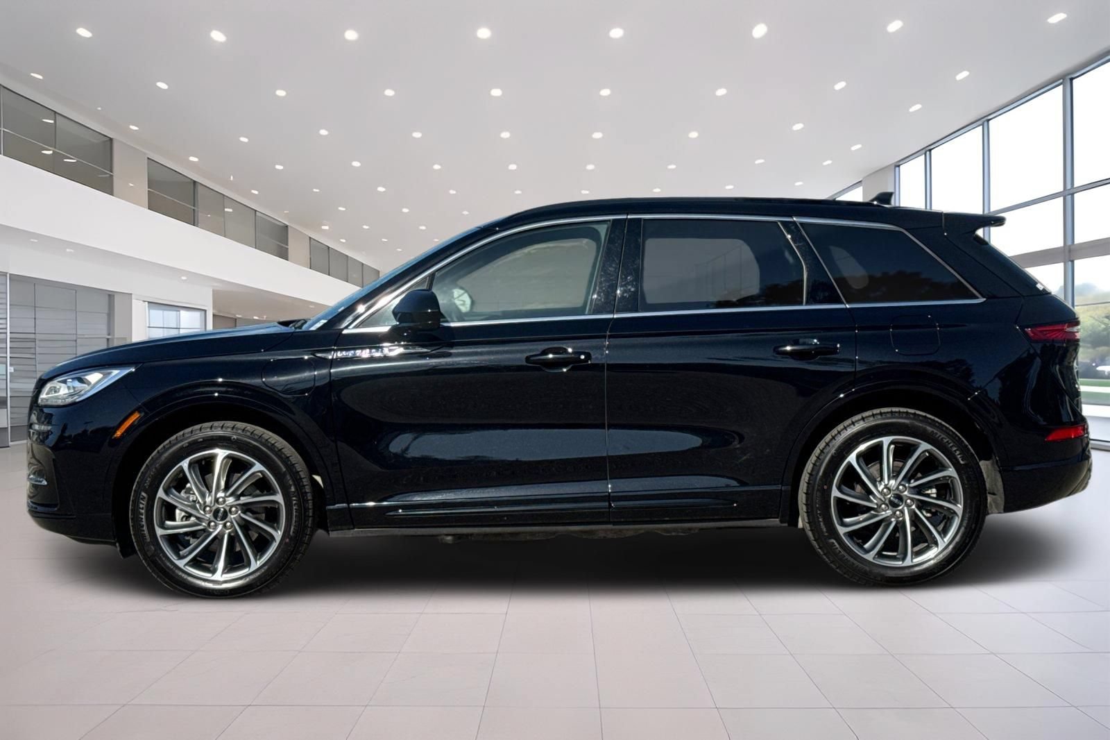 Used 2025 Lincoln Corsair Grand Touring AWD/4WD image 7