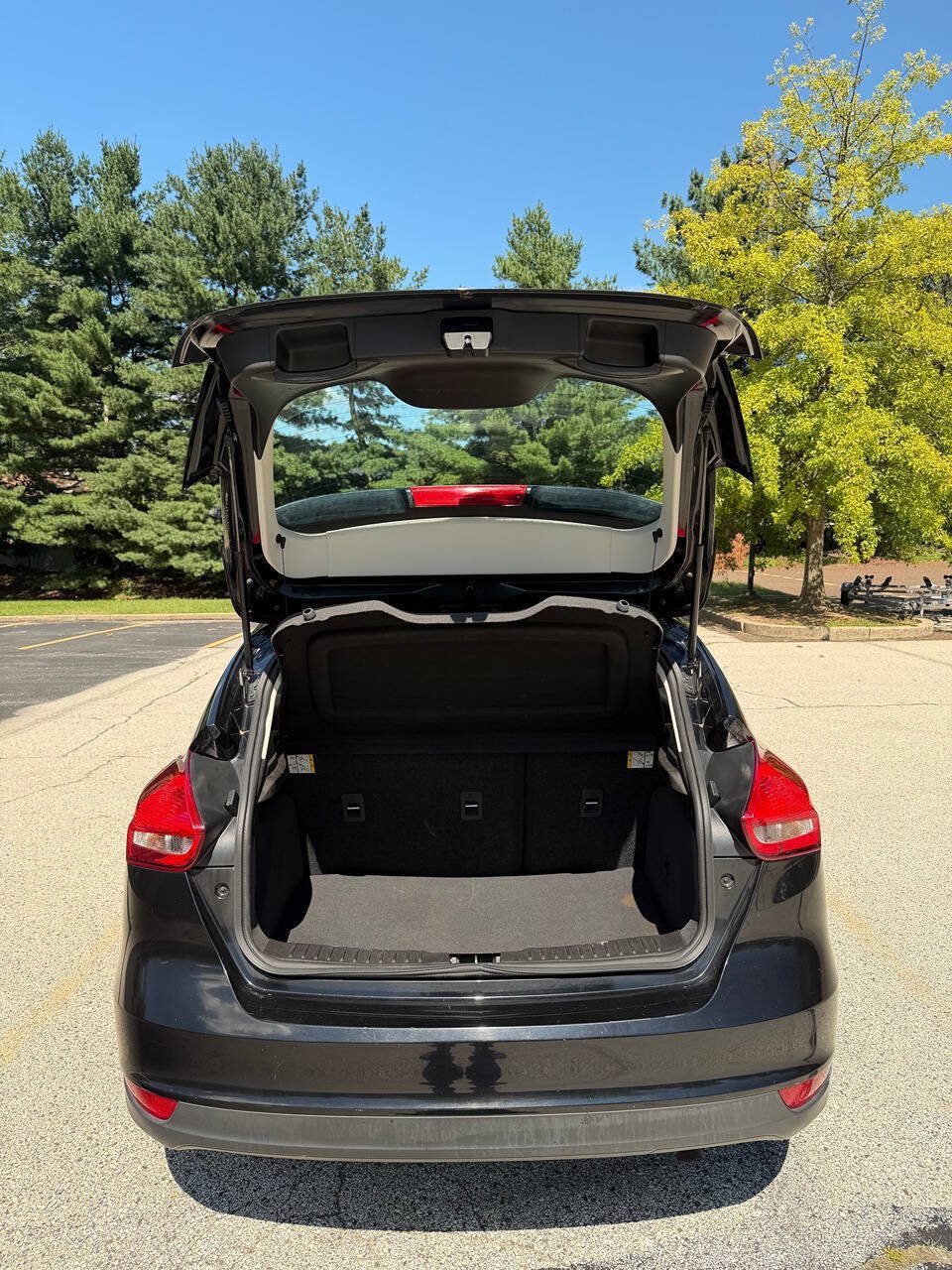 Used 2017 Ford Focus SE FWD image 9