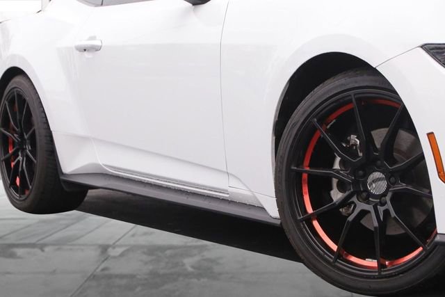 Used 2025 Ford Mustang Coupe RWD image 3